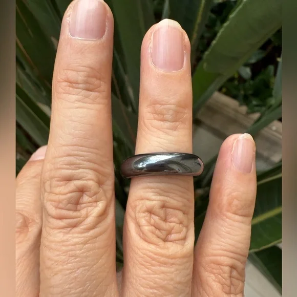 Carved hematite size 6.0 band ring - Picture 2 of 6
